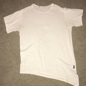 Thin white, long cornered Zoomies shirt.